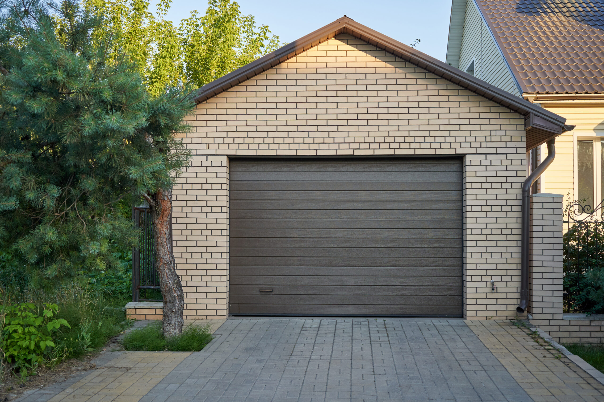 Nice private brick garage